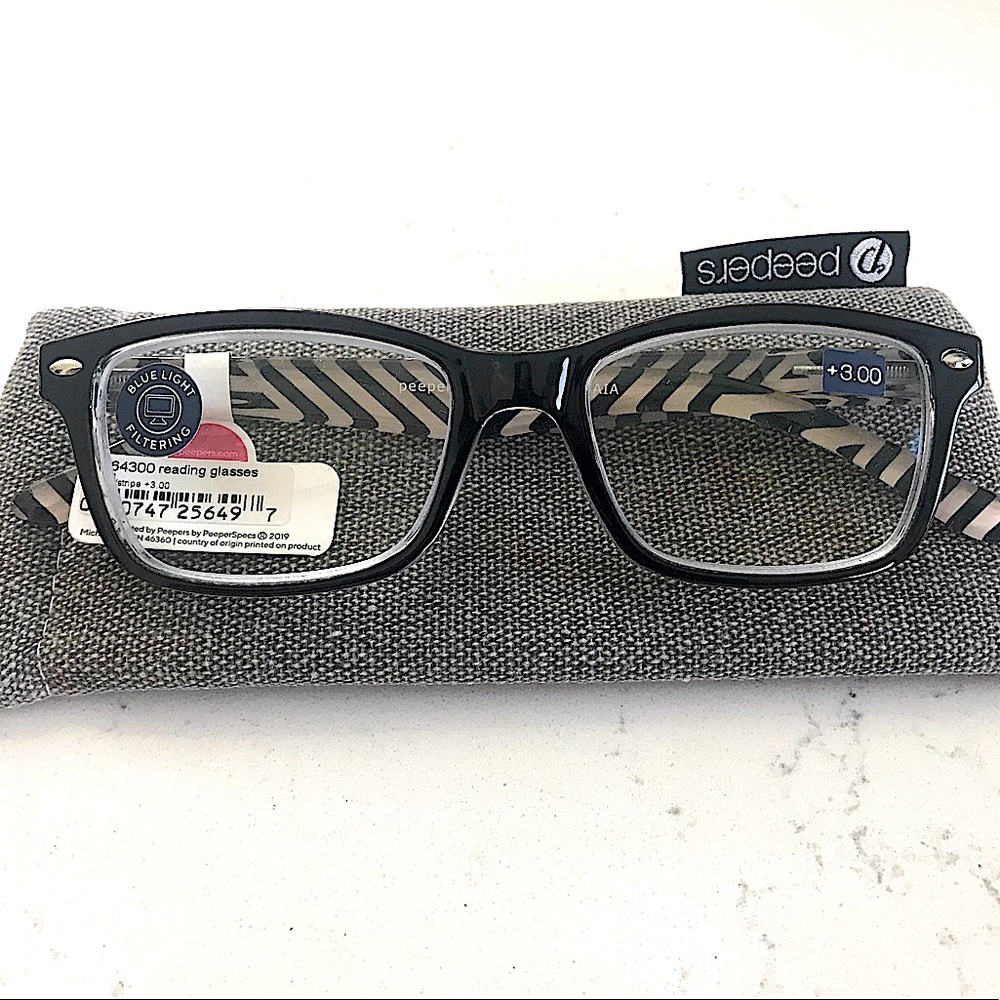 NWT.   PEEPERS Blue Light Eye Wear,Strength 300.  Protect your beautiful eyes.